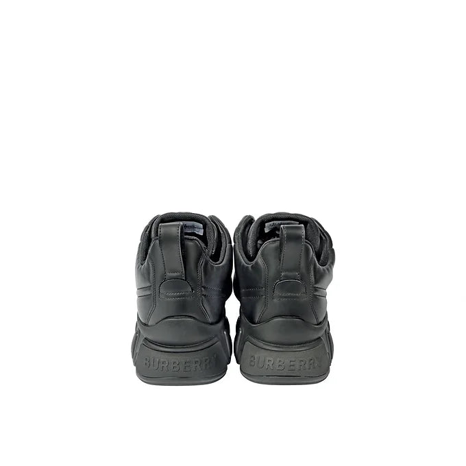 BURBERRY SNEAKERS - Luxury multibrand outlet store